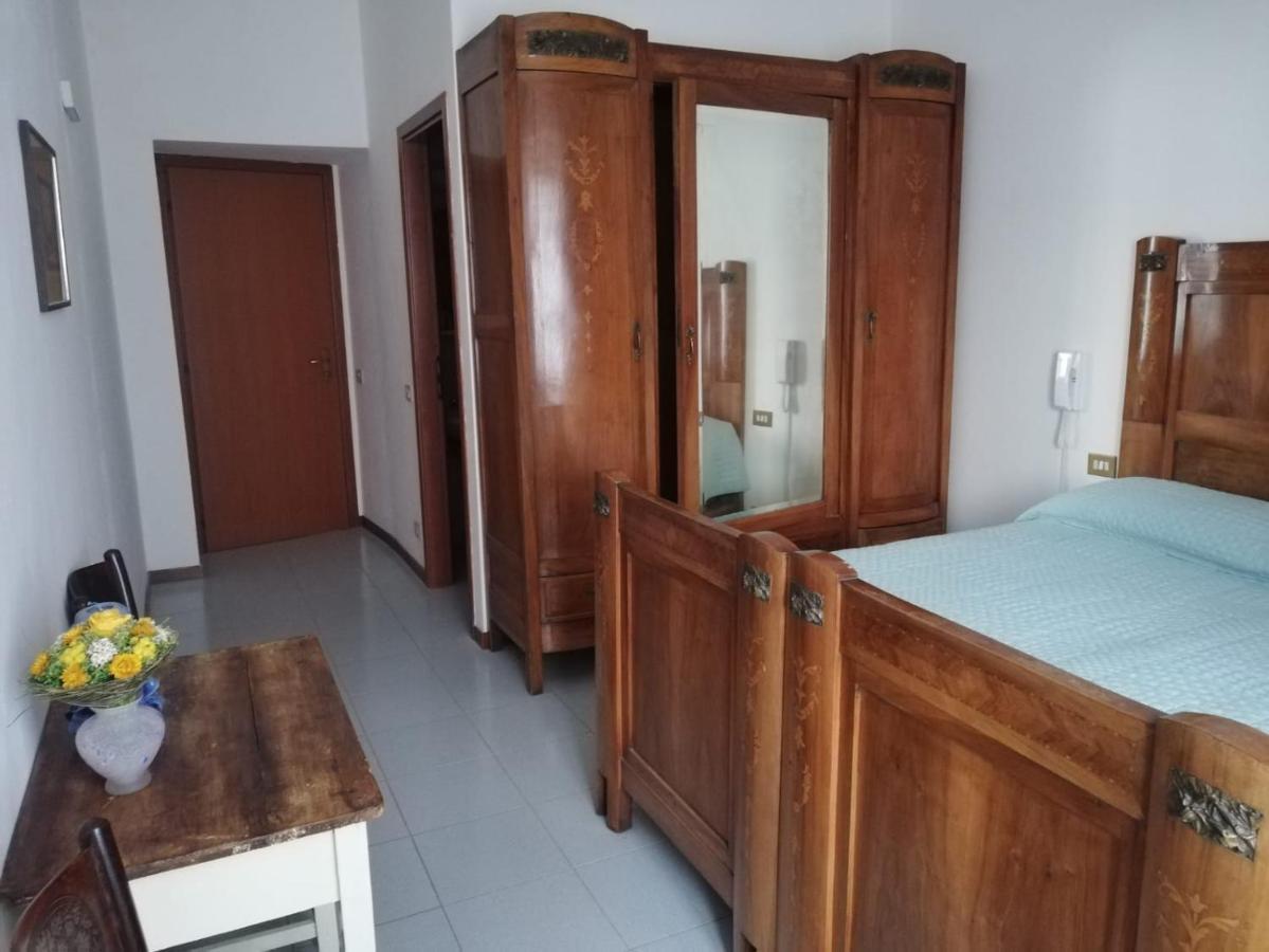 ホテル Residenza Santa Valeria Caglio エクステリア 写真