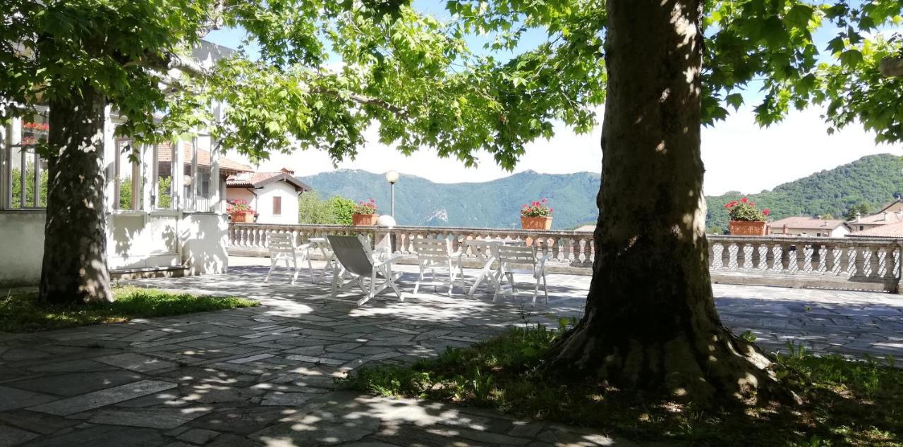 ホテル Residenza Santa Valeria Caglio エクステリア 写真